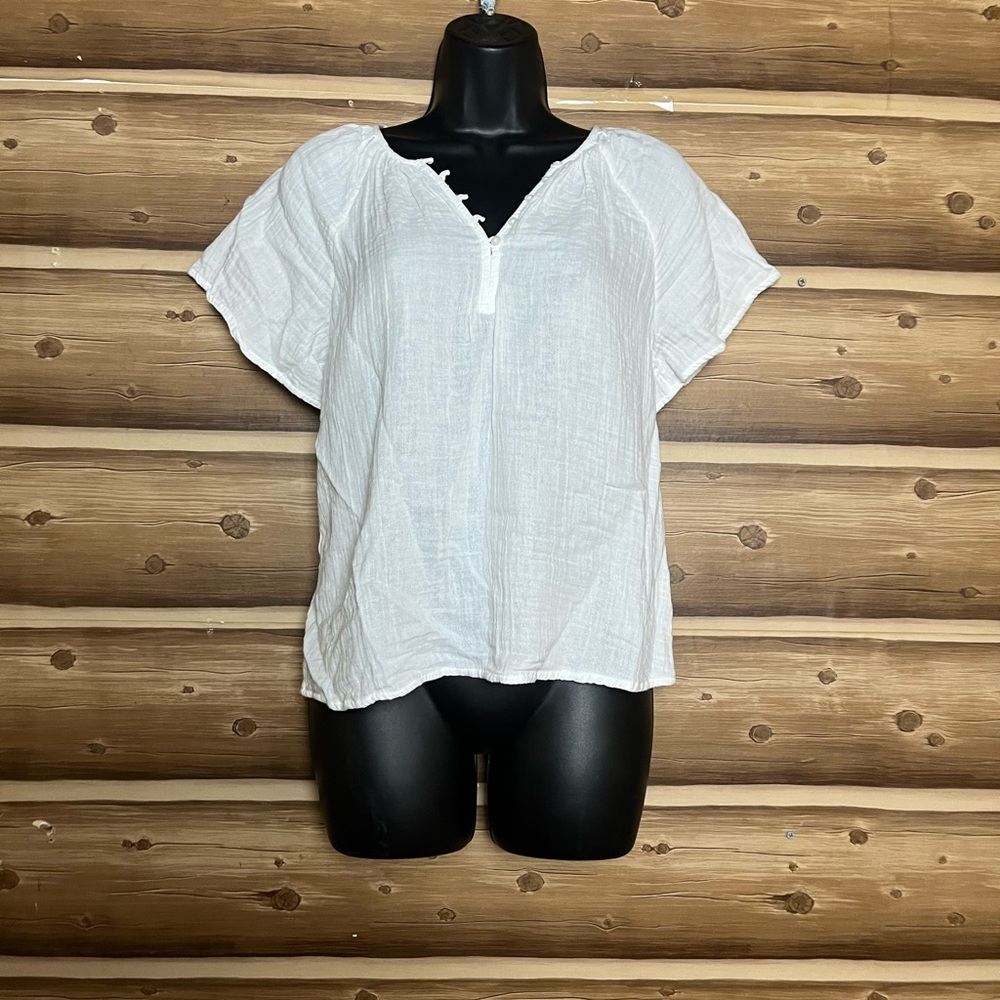 5/$20 Old navy women short sleeve white blouse size‎ XS